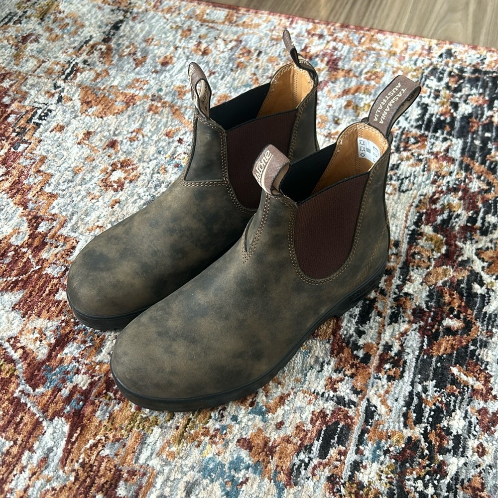 Blundstone #550 Chelsea Boot, Women’s US 9, Brand New
